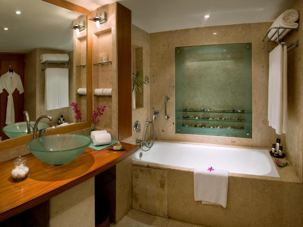 Lalit Spa Suite King Bed Enjoy Happy Hours 11 on Alcoholic Beverages Soft Beverages,1278107422:JPEG