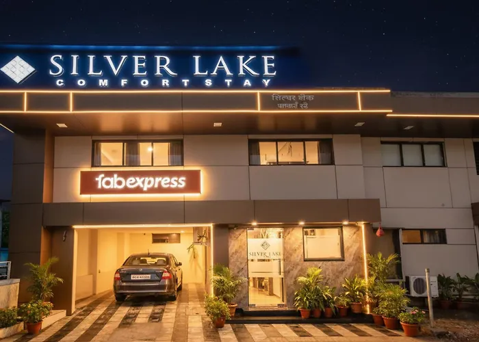 Central hotel: Fabhotel Silver Lake